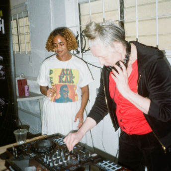 Attendee watching a tutor set up the decks at the ICA