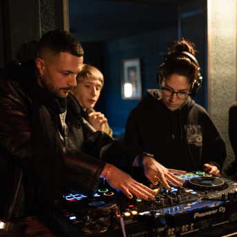 Three attendees mixing together during the evening session