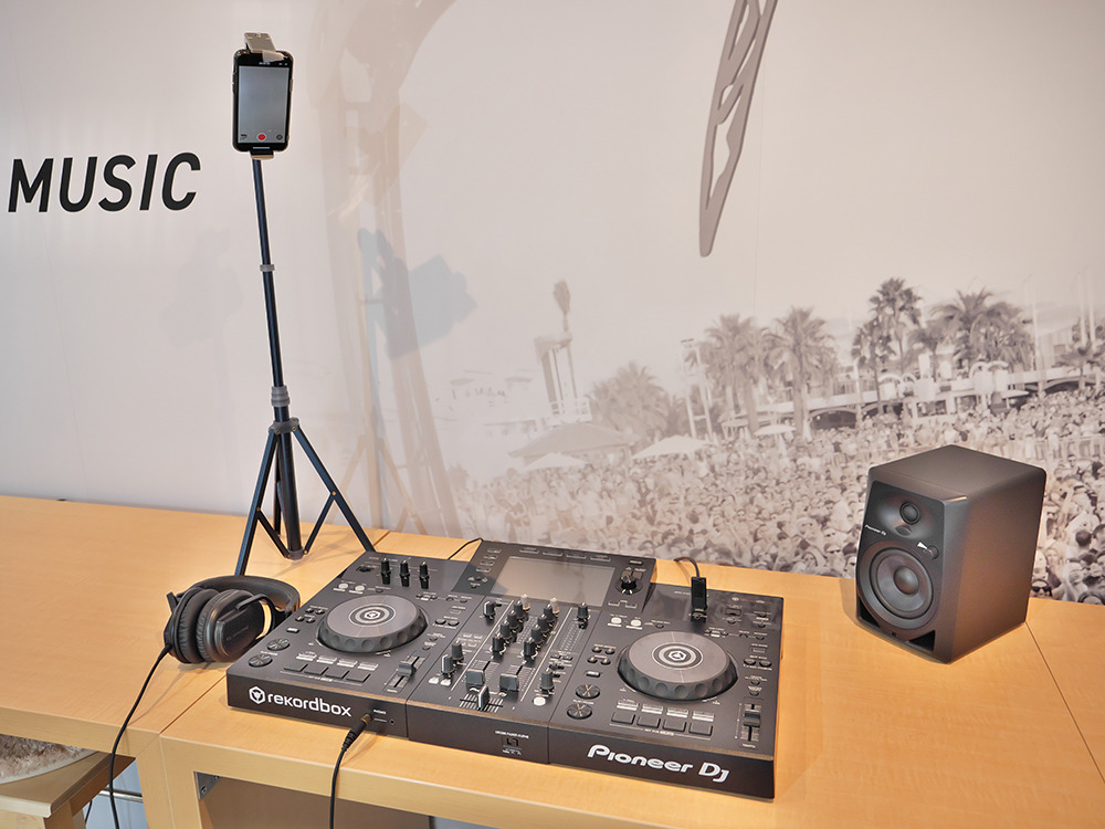 Booth camera