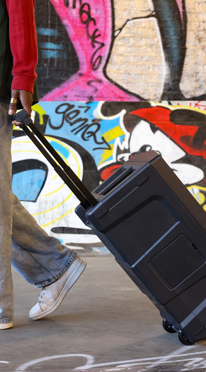 Griff machen den Transport des Sound-Schwergewichts zum Kinderspiel.