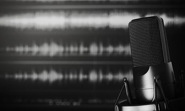 Ein Modus für die Verwendung mit einem Subwoofer und gleichzeitiger Beibehaltung des FLAT-Soundprofils.